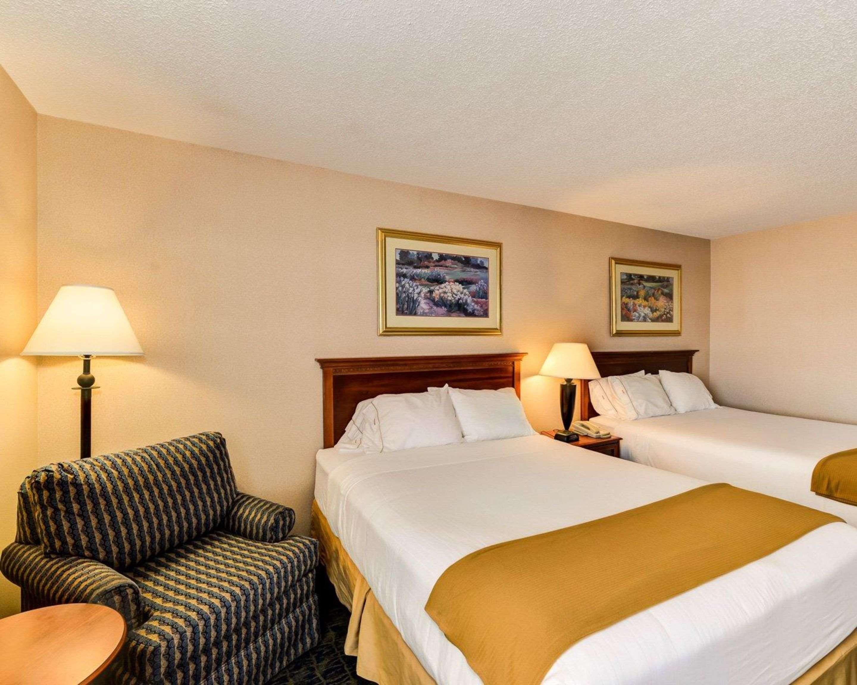 Quality Inn Spring Mills - Martinsburg North Eksteriør billede