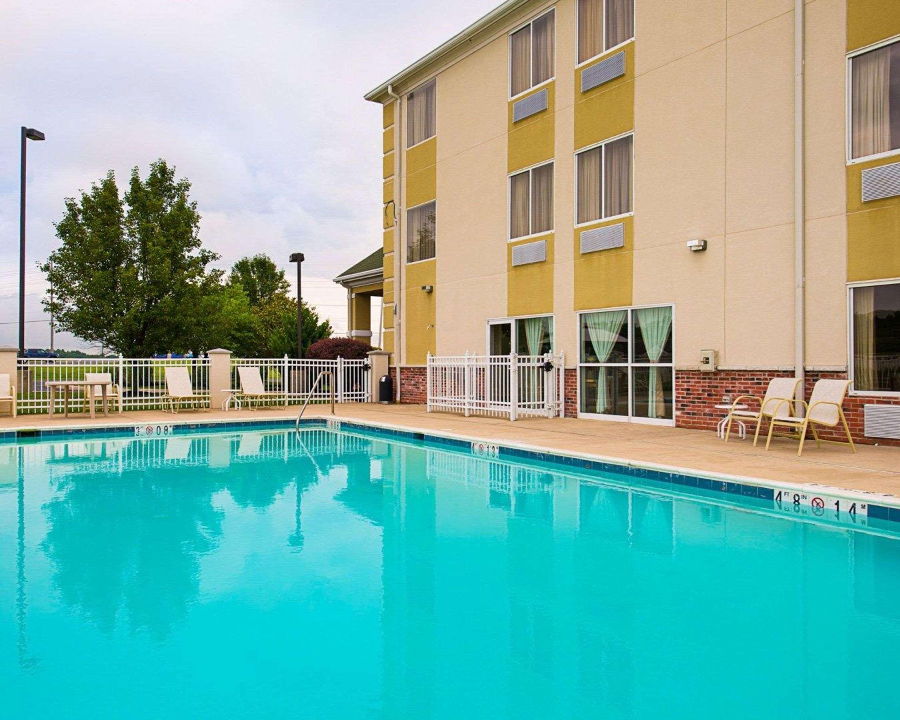 Quality Inn Spring Mills - Martinsburg North Eksteriør billede