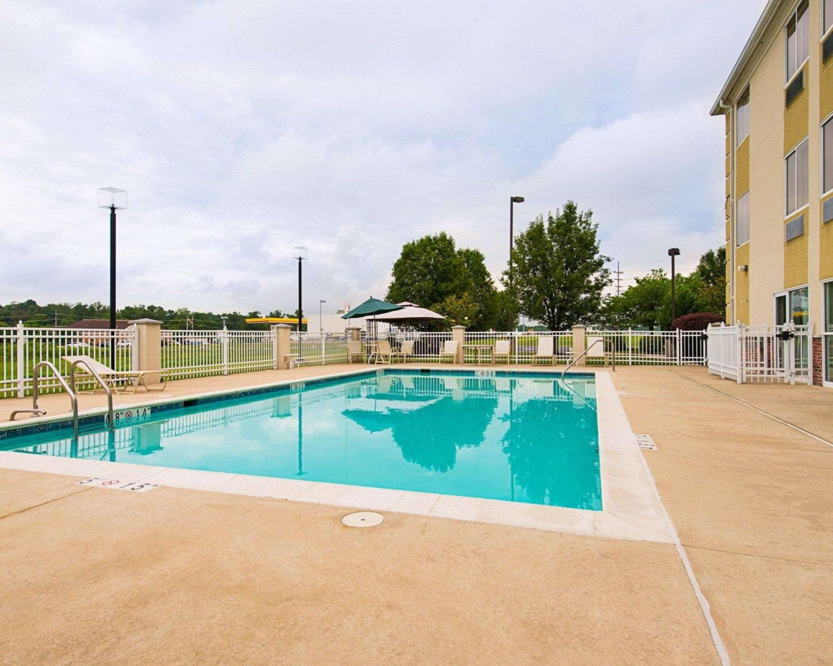 Quality Inn Spring Mills - Martinsburg North Eksteriør billede