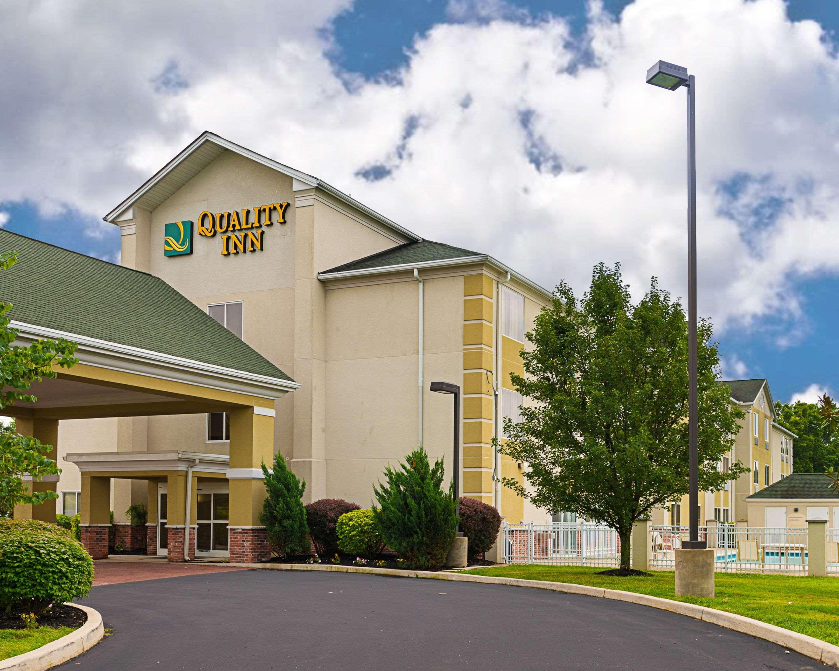 Quality Inn Spring Mills - Martinsburg North Eksteriør billede