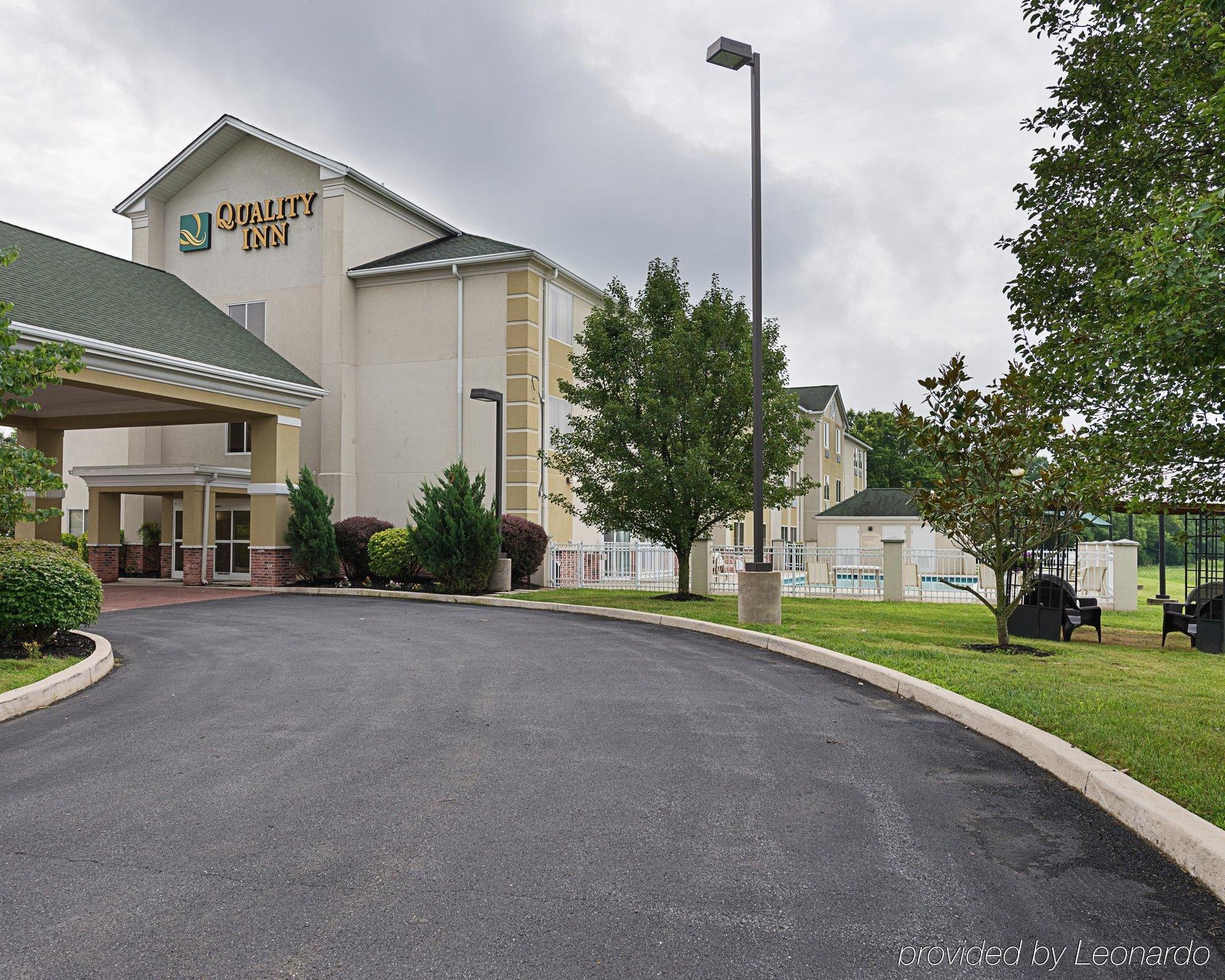 Quality Inn Spring Mills - Martinsburg North Eksteriør billede