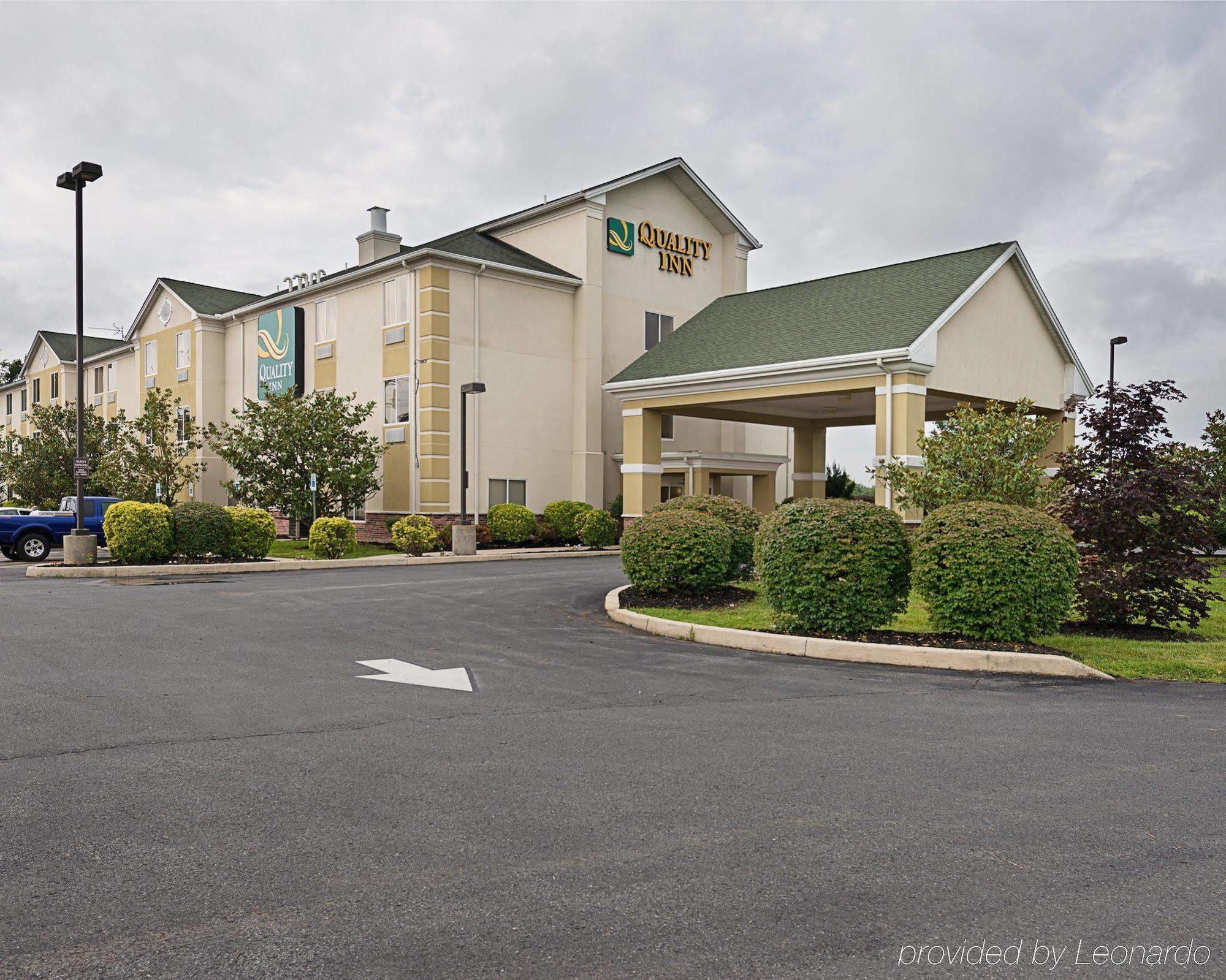 Quality Inn Spring Mills - Martinsburg North Eksteriør billede