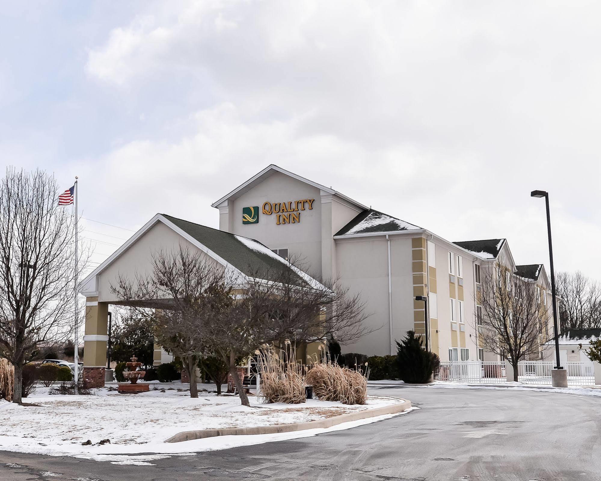 Quality Inn Spring Mills - Martinsburg North Eksteriør billede