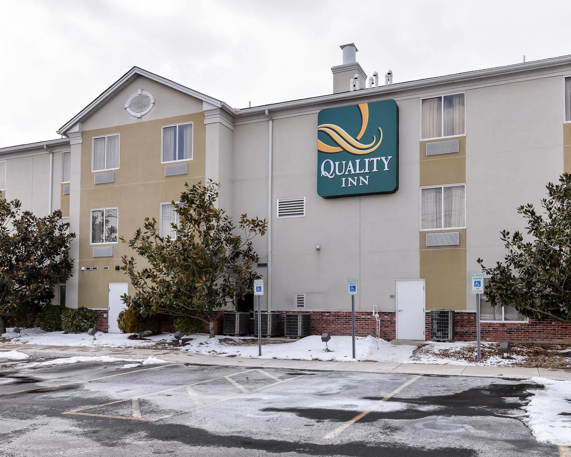Quality Inn Spring Mills - Martinsburg North Eksteriør billede